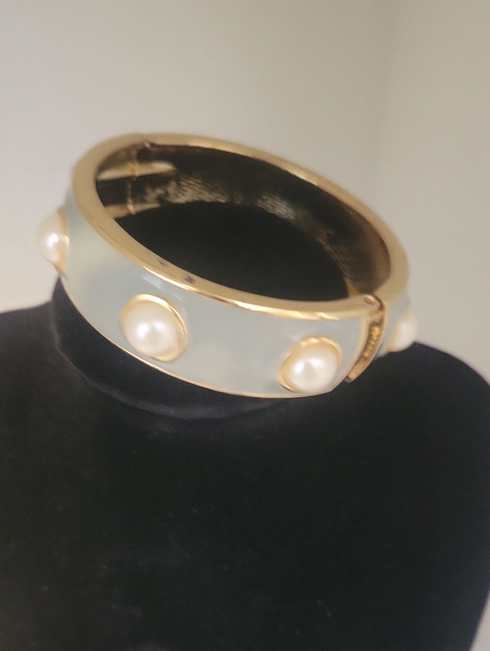 Faux Pearl-Accent Green Enamel Gold-Tone Spring Hinge Bangle Bracelet